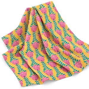 Tissu en voile de coton peigné léger imprimé à la main Pinksa, motif feuilles jaunes et bleues, 90 GSM - Product Image 3