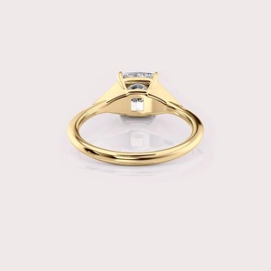 Anillo de Compromiso con Diamante Cultivado en Laboratorio con Corte Cojín Certificado por IGI, Oro Rosa/Blanco y Amarillo de 14K con Acentos Pavé - Product Image 3