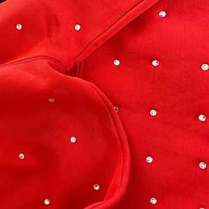 เสื้อฮู้ดโอเวอร์ไซส์สีแดงประดับด้วยคริสตัล  แบบยูนิเซ็กส์ ผ้าฟลีซ สำหรับฤดูหนาว แขนเสื้อแบบปกติ - Product Image 6