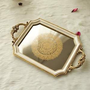 Plateau en laiton gravé de luxe pour service de table, décoration d'hôtel, présentation de cadeaux haut de gamme, plateau sculpté en laiton, plateau gravé design - Product Image 1