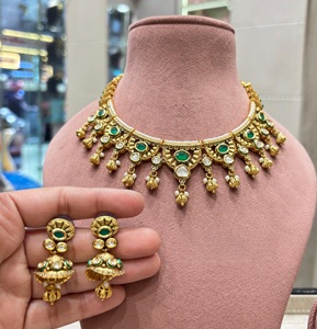 Elegante Conjunto de Collar Gargantilla de Moissanita Chapado en Oro con Pendientes, Joyería Tradicional para Bodas para Mujer - Product Image 3