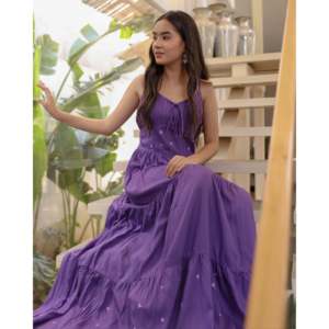 ชุดเดรสไลฟีนทรงเอไลน์สีม่วง คอวีทรงเอ็มไพร์ สายเดี่ยวผ้าฝ้าย - Product Image 1