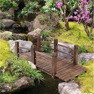 Pont de jardin en bois de 1,5 m avec finition teintée en arc et balustrades pour l'aménagement paysager et la terrasse, idéal pour l'arrière-cour - Product Image 1