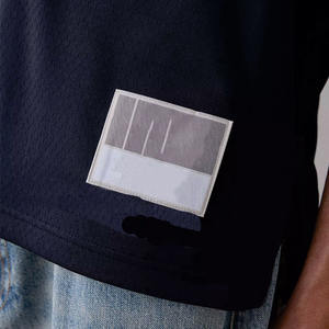 เสื้อเจอร์ซีย์อเมริกันฟุตบอลแบบตาข่ายสำหรับทุกเพศ พิมพ์ลายแบบซับลิเมชั่น เสื้อโอเวอร์ไซส์สไตล์สตรีทแวร์ เสื้อกีฬาระบายอากาศได้ดี ผลิตจากโพลีเอสเตอร์ 100% ขายส่ง - Product Image 3