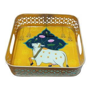 Plateau mural décoratif en métal artisanal Pichwai Cow, à suspendre - Product Image 3