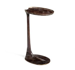 Mesa auxiliar de metal inspirada en joyas que aporta un toque glamuroso al dormitorio, la sala de estar y la entrada. - Product Image 4