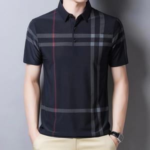 Nouvel ensemble deux pièces été 2026 pour homme : chemise gaufrée à manches courtes avec poches et blocs de couleur, et short uni. Personnalisable ODM. - Product Image 3