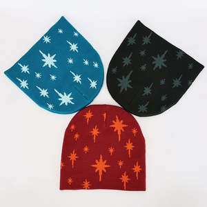 Vente en gros de bonnets d'hiver personnalisés 100% acrylique OEM ODM, bonnet uni en tricot avec motif de dessin animé et de personnage pour femmes et hommes - Product Image 2