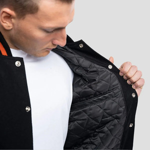 Blouson Bomber Varsity Personnalisé pour Homme en Laine et Cuir – Corps en Laine Premium, Manches en Cuir Véritable, Poignets Côtelés et Boutons Pression – Style Urbain - Product Image 3