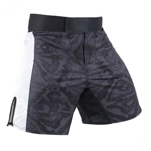 Shorts de compression respirants pour boxe et MMA avec impression numérique personnalisée et logo multicolore - Product Image 4