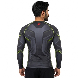 Camiseta de compresión profesional que ofrece comodidad ligera, ajuste seguro y excelente movilidad durante el entrenamiento intensivo. - Product Image 2