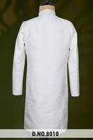 Élégant Sherwani Indo-Occidental en Soie Blanche pour Hommes, Broderie Florale et Cachemire Intense, Idéal pour Tenue de Mariage du Marié Royal