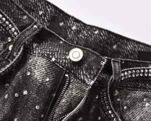 Découvrez la collection festive la plus populaire, avec des pierres argentées à fort contraste sur cette pantalon en jean noir orné de strass. - Product Image 2