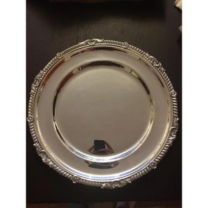 Assiette de présentation ronde argentée, bordure classique ornée, en métal poli, vaisselle durable pour les fêtes et les restaurants - Product Image 1
