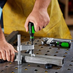 Table de soudage en acier avec kit d'outils de montage 24 pièces, capacité de 600 lb. Table de soudage en acier de haute qualité, capacité élevée, kit d'outils de 24 pièces GAR052 - Product Image 3