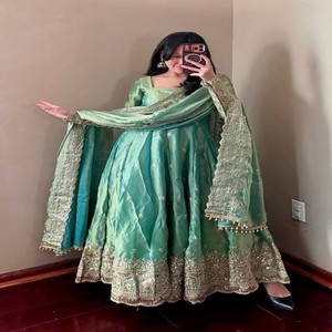 VASTRA COTTAGE Conjunto de Vestido de Seda Bordado con Lentejuelas y Pantalón de Micro Algodón con Dupatta, Completamente Cosido, para Fiestas y Eventos Festivos para Mujer - Product Image 4