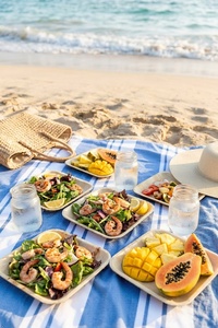 Assiettes carrées robustes et écologiques en feuilles de palmier Areca de 6 pouces, résistantes au congélateur, pour servir des aliments chauds/froids lors de fêtes et dans les restaurants - Product Image 1