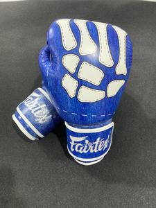 Nouveaux gants de boxe Fairtex entièrement imprimés - Gants d'entraînement et de sparring en cuir véritable avec poignées et fermeture auto-agrippante - Blanc Sanda Muay - Product Image 2