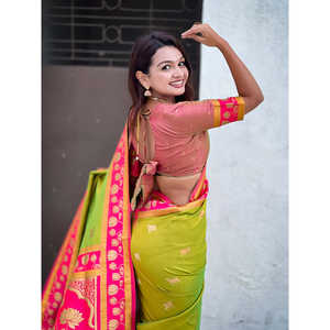 Sari indien et pakistanais traditionnel en soie douce verte Mehendi Elite Weaves Pichwai, tissé avec des fils Zari, 600g - Product Image 3