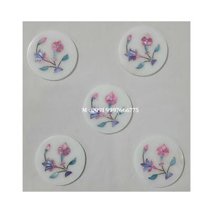 Meilleur fournisseur indien et magnifique miroir rond de petite taille en marbre doré avec incrustation de nacre pour la décoration et les cadeaux - Product Image 4