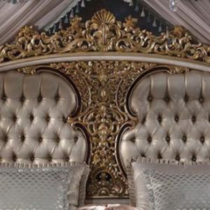 Ensemble de meubles de chambre d'hôtel de luxe de style baroque européen, lit king size capitonné, table de chevet en acajou sculpté à la main, lit principal - Product Image 3