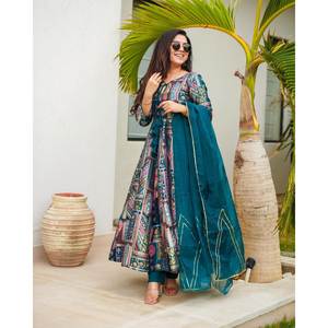 ชุดราตรีทรงเอไลน์พร้อมผ้าคลุมไหล่และกระโปรง ไซส์ XS เอวทรงเอ็มไพร์ ผ้าชีฟอง - Product Image 3