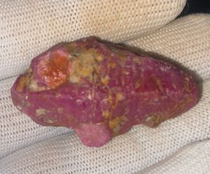 พลอยทับทิมดิบธรรมชาติ 162.20 กะรัต จากเคนยา เหมืองเฟโมส จอห์น โซล - Product Image 1