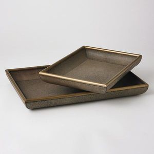 Plateau de rangement moderne Regency en similicuir texturé bronze avec bordure en laiton métallique pour coiffeuse - Product Image 3