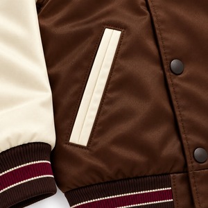 Chaqueta Varsity Marrón y Blanca para Hombre, Cuello Alto, Parches de Letras Bordadas en Chenille, Botones a Presión, Estilo Vintage, para Otoño - Product Image 5