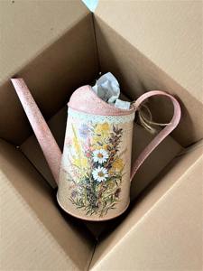 Atractiva jarra de agua rosa para decoración de jardín, plantas de balcón y regalo para amantes del jardín y entusiastas de las plantas de la India. - Product Image 3