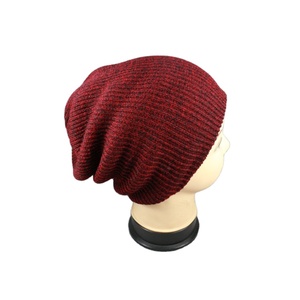 หมวกบีนนี่ถักไหมพรมแบบหนา สไตล์สลัชชี่ ออกแบบและปักโลโก้ได้ตามต้องการ สำหรับทุกเพศ - Product Image 1