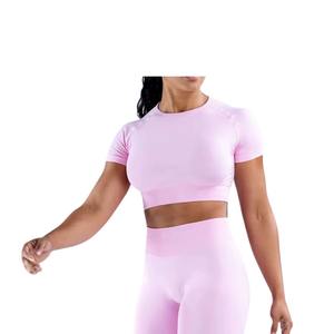 Haut court côtelé respirant pour femme, personnalisé, de haute qualité, à manches longues, pour le fitness et la gym, avec rembourrage, vente en gros - Product Image 2