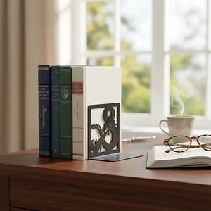 Sujetalibros Negros de Hierro Tradicionales y Únicos para Almacenamiento Decorativo de Libros, que Realzan el Diseño de los Estantes con una Forma Metálica Distintiva - Product Image 3