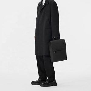 Sac de voyage tendance de grande capacité avec bandoulière réglable et matériau durable - Product Image 6