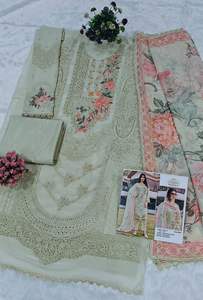 ชุดสัลวาร์คามีซแบบสำเร็จรูปผ้าจอร์เจตต์ลายปักประดับเลื่อมสไตล์ปากีสถาน พร้อมผ้าคลุมไหล่ - Product Image 5