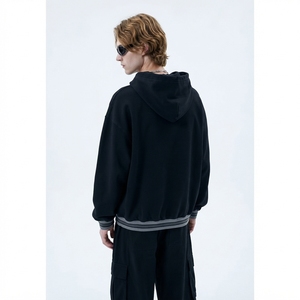 Sweat-shirt à capuche noir surdimensionné pour homme, style Hip Hop, avec blocs de couleur, poignets côtelés et poche kangourou, personnalisable avec logo, collection automne, OEM/ODM - Product Image 2