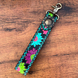 Date Western main usiné en cuir Concho Floral bracelet lanière porte-clés personnalisé en cuir de vachette clé Clip Cowgirl cadeaux - Product Image 2