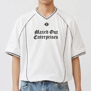 Camiseta Deportiva Unisex de Fútbol Americano con Cuello en V, Logotipo Personalizado, Ribete en Contraste, Fabricante de Ropa al Por Mayor OEM - Product Image 2