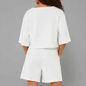 Ensemble court 2 pièces personnalisé pour femme en 100 % coton, avec logo sérigraphié, coupe oversize et épaules tombantes - Product Image 6