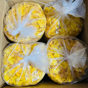 มะเฟืองอบแห้งเนื้อนุ่ม เคี้ยวเพลิน สีสันสดใสจากธรรมชาติ ผลิตจากโรงงานในเวียดนาม บรรจุในถุงขนาด 100 กรัม/250 กรัม/500 กรัม/5 กิโลกรัม ขายส่ง - Product Image 1