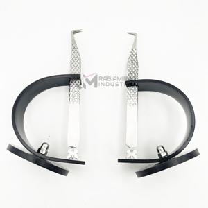 Pince à cils RMI 90 degrés à pointe mate, design Butterfly Bottom, pour volume et pointe diamant / Support de pince à cils individuelle - Product Image 1