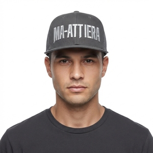 Gorra Trucker Gris Carbón para Hombre, con Logotipo Bordado Personalizado, Malla Trasera, Ajustable, Estilo Urbano - Product Image 1