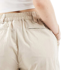 Short cargo femme taille mi-haute en toile de coton couleur unie, séchage rapide, respirant, taille élastique, design décontracté avec poches, délavé à la pierre - Product Image 2