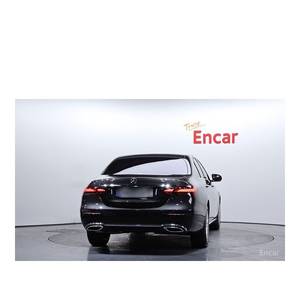 Mercedes-Benz Clase E E250 Exclusive Agosto 2023 3.885 km Norma de Emisiones Euro V Caja de Cambios Automática Asientos de Cuero Volante a la Izquierda - Product Image 4