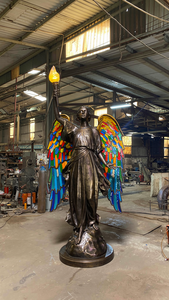 Figurine d'ange en fer forgé avec des ailes colorées tenant une torche, sculpture d'art de collection avec impression UV et design 3D complet - Product Image 2