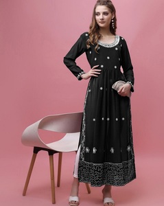 Kurti en georgette noire avec broderie blanche, longueur cheville, coupe ample, tenue traditionnelle pour femmes, vêtements décontractés et quotidiens, kurtis longs élégants - Product Image 1