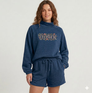 Conjunto de Invierno para Mujer: Top de Cuello Alto y Shorts - Atuendo Cómodo, Cálido y Elegante para Uso Diario - Product Image 1