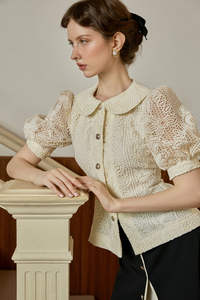 Proveedor de Vietnam: Blusa de encaje floral elegante/vintage/romántica ZELLA con mangas abullonadas y falda con abertura de mezcla de lino KS50 - Product Image 2