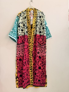 Robe kimono longue en viscose georgette à col en V brodée de fleurs Phulkari pour femmes, vêtements de détente de luxe - Product Image 3