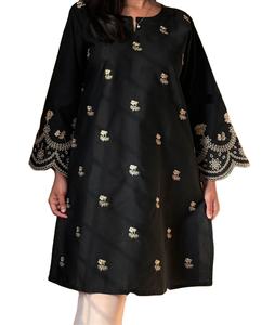 Kurti corto de manga larga moderno y liviano con bordado perfecto para todas las niñas de oficina y collage - Product Image 1